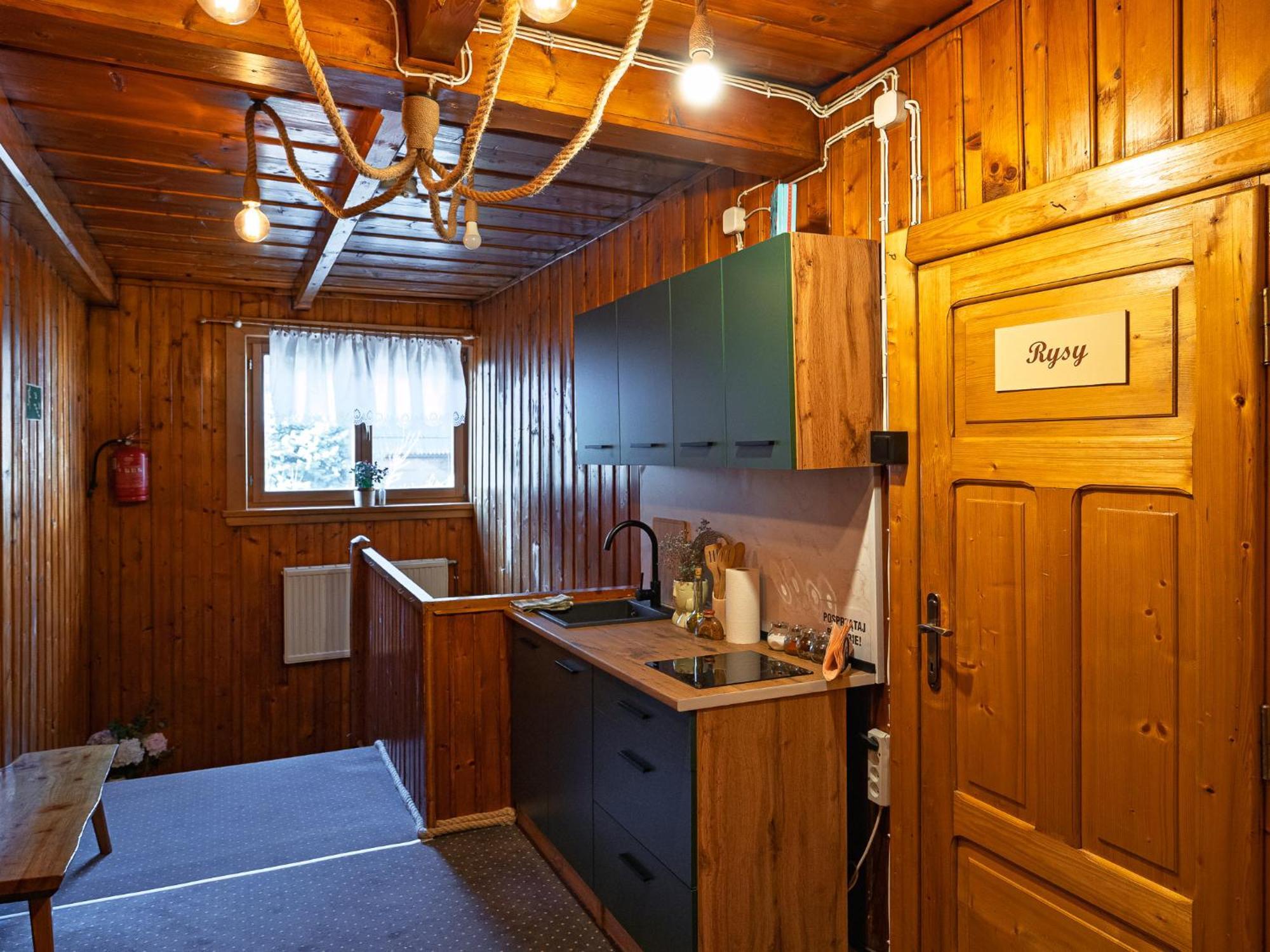 Looktatry Willa Pod Stokiem Apartments & Jacuzzi — Photos 1